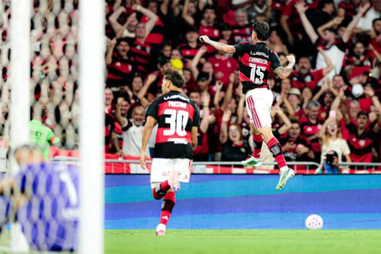 Flamengo se impõe sobre Fluminense e continua na ponta do Brasileirão