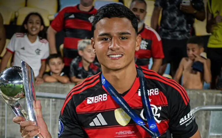 Kaio Nóbrega Reflete Sobre sua Adaptação ao Futebol Português Após Saída do Flamengo