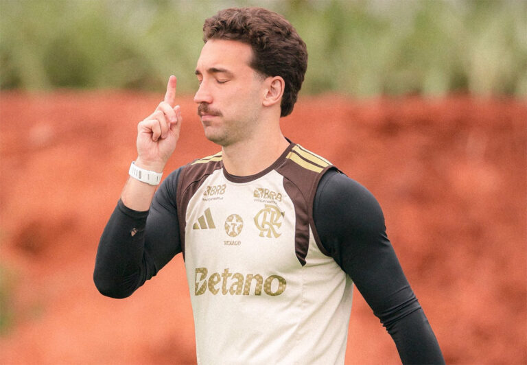Léo Ortiz elogia o Flamengo antes do duelo decisivo contra o Estudiantes