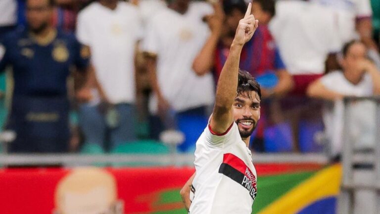 Paquetá brilha em vitória do Flamengo e se prepara para semifinal da Libertadores
