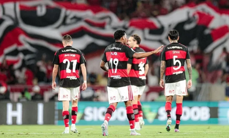 Gonzalo Plata se destaca novamente e contribui para vitória do Flamengo sobre o Atlético-MG