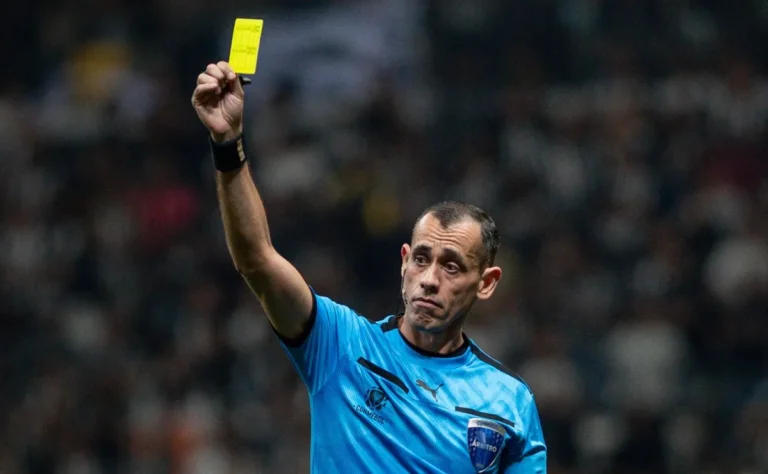 Árbitro paraguaio Juan Benítez apitará confronto entre Estudiantes e Flamengo na Libertadores