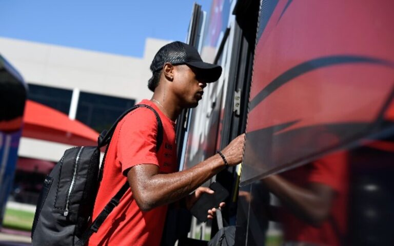 Flamengo viaja para Santos em busca de manter a liderança no Brasileirão