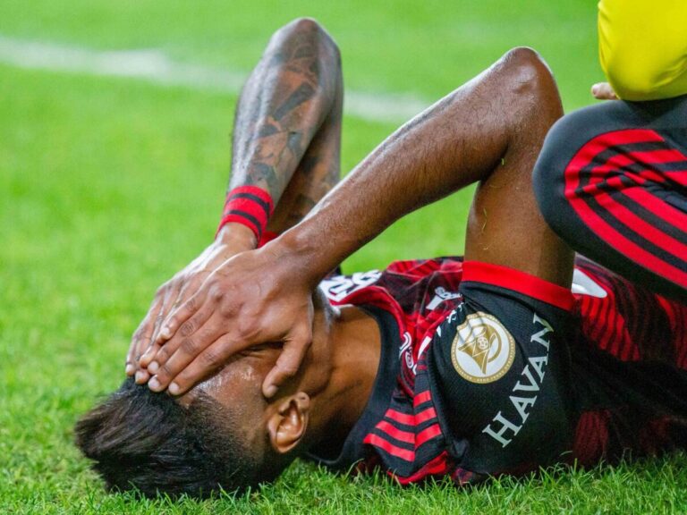Análise Crítica: Flamengo Enfrenta Desafios Administrativos Após Eliminação na Libertadores