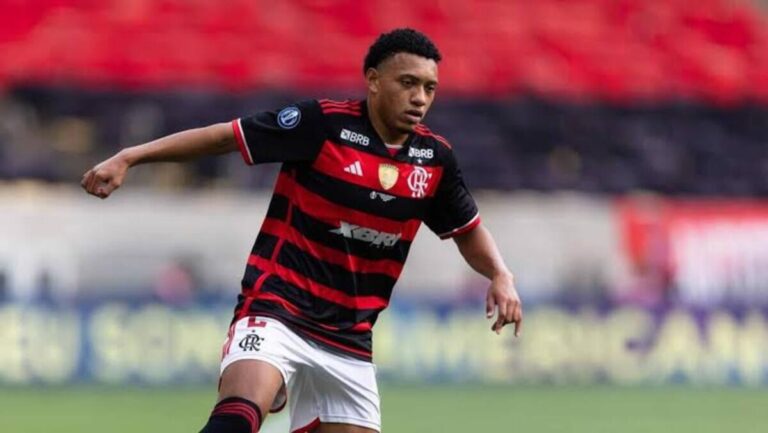 Daniel Sales tem chance de atuar pelo Flamengo contra o Santos