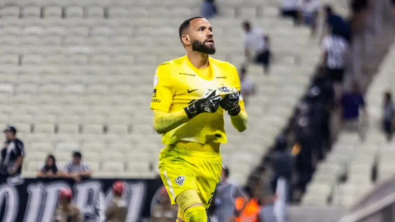 Everson destaca Pedro como o atacante mais desafiador do Brasil