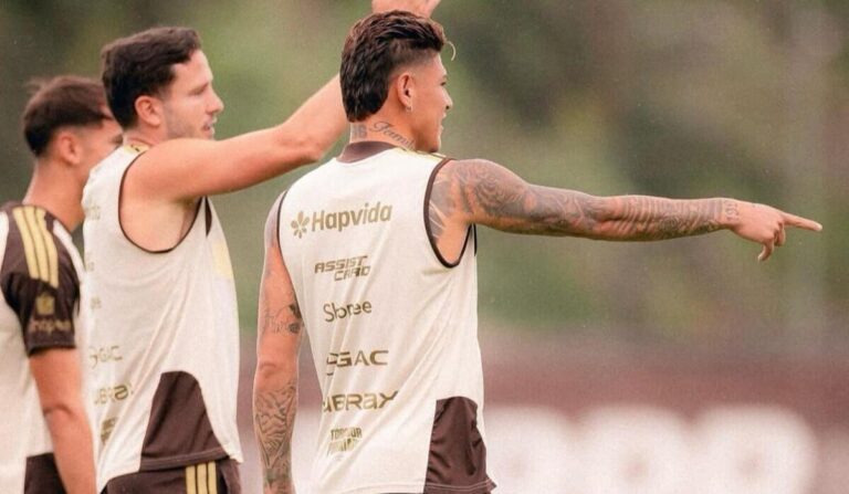 Flamengo intensifica treinos sob a direção de Leonardo Jardim antes do confronto com o Santos