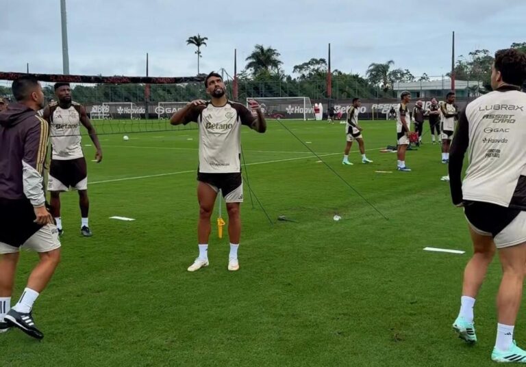Flamengo inicia treinos sob comando de Leonardo Jardim antes do confronto com o Santos