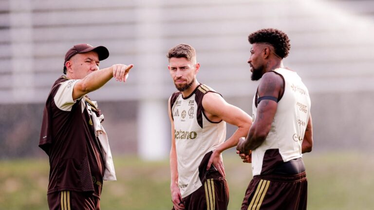 Treinos no Ninho do Urubu: Preparativos do Flamengo para Enfrentamento com Santos